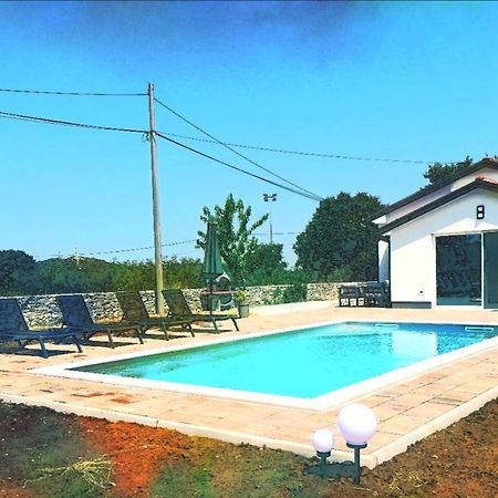 Cozy House With Pool Near Rovinj Apartment Kanfanar Bagian luar foto