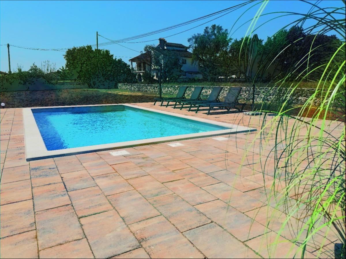 Cozy House With Pool Near Rovinj Apartment Kanfanar Bagian luar foto