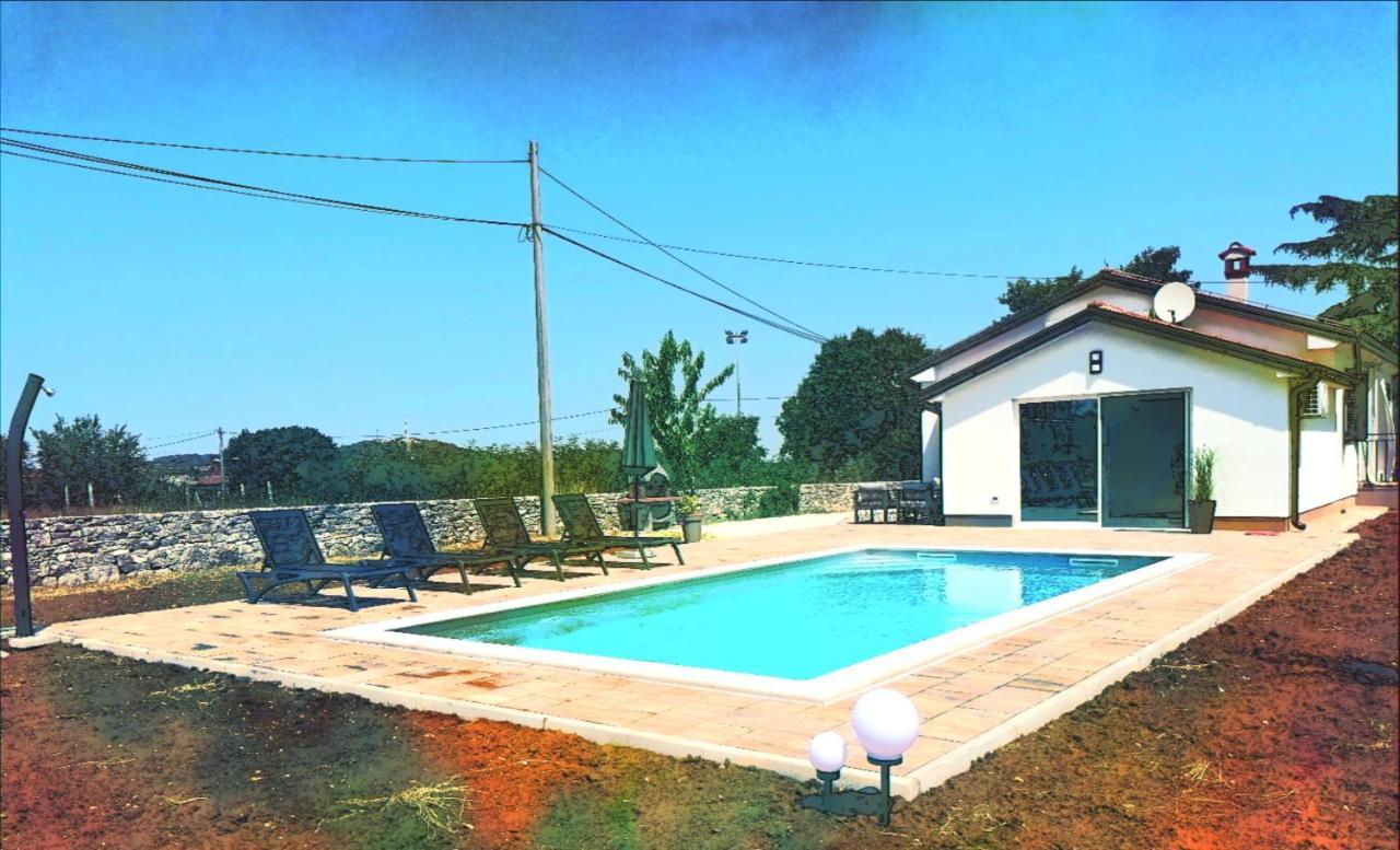 Cozy House With Pool Near Rovinj Apartment Kanfanar Bagian luar foto